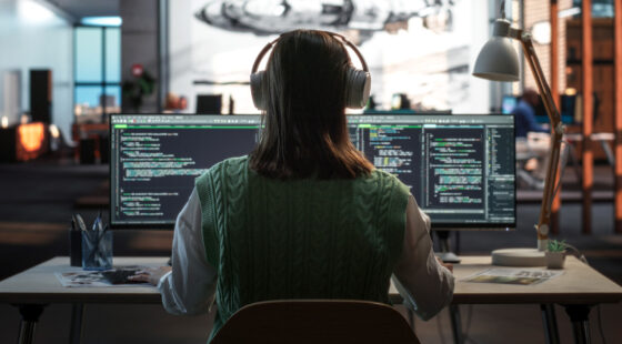 [Blog cover] Top signs your legacy system needs modernization