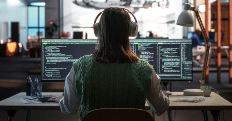 [Blog cover] Top signs your legacy system needs modernization